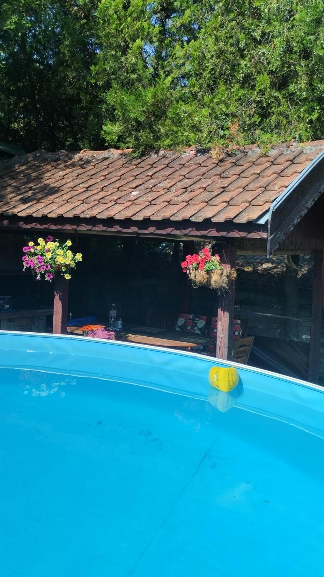 Гери2 Villa อาร์บานาซิ ภายนอก รูปภาพ